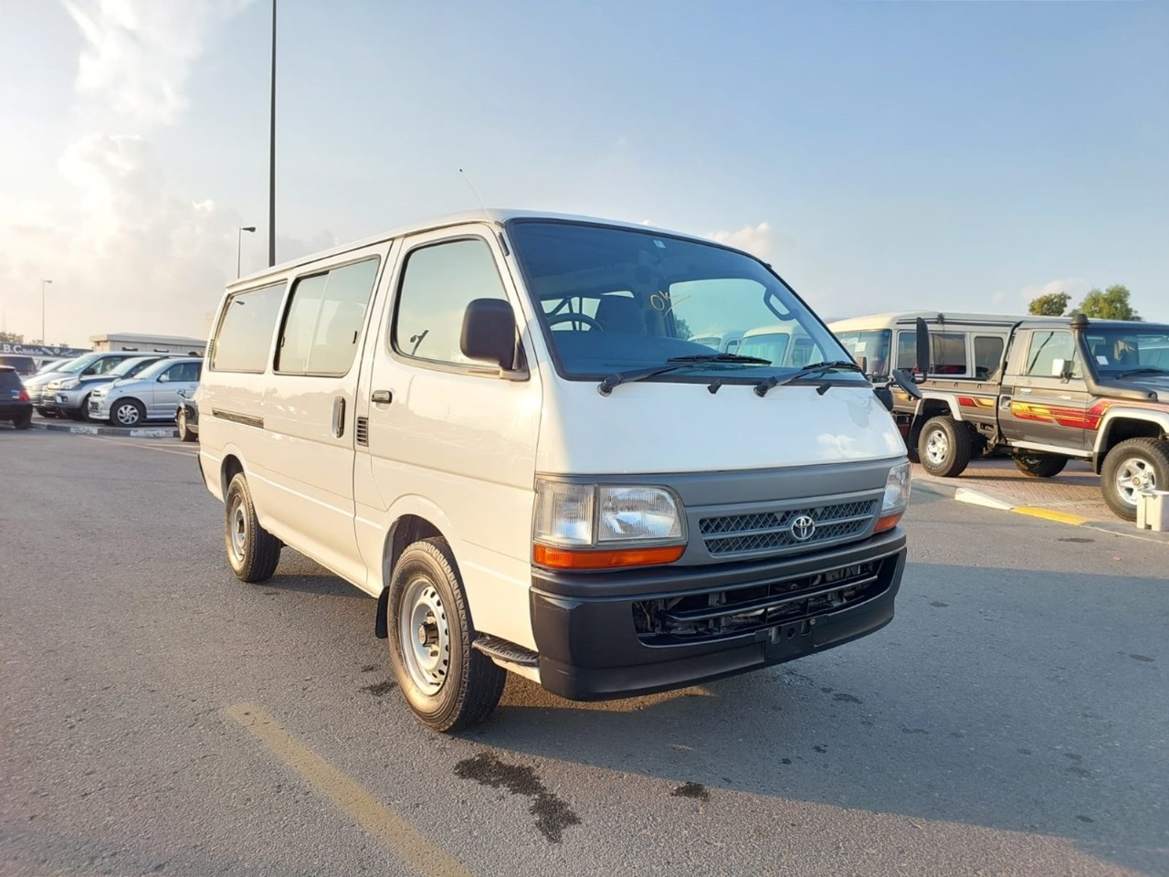 TOYOTA HIACE VAN 2000