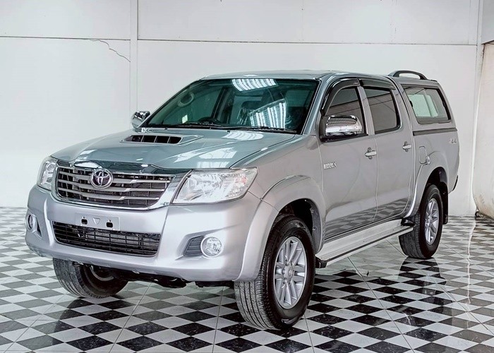 HILUX DOUBLE CAB